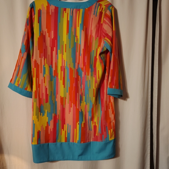 Buckhead Betties Geometric Tunic Top - Picture 4 of 4